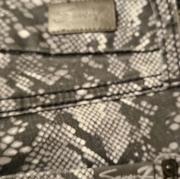 Seven 7 Gray & White Tummyless High Rise Snakeskin Skinny Jeans Size 10 - Picture 8 of 8